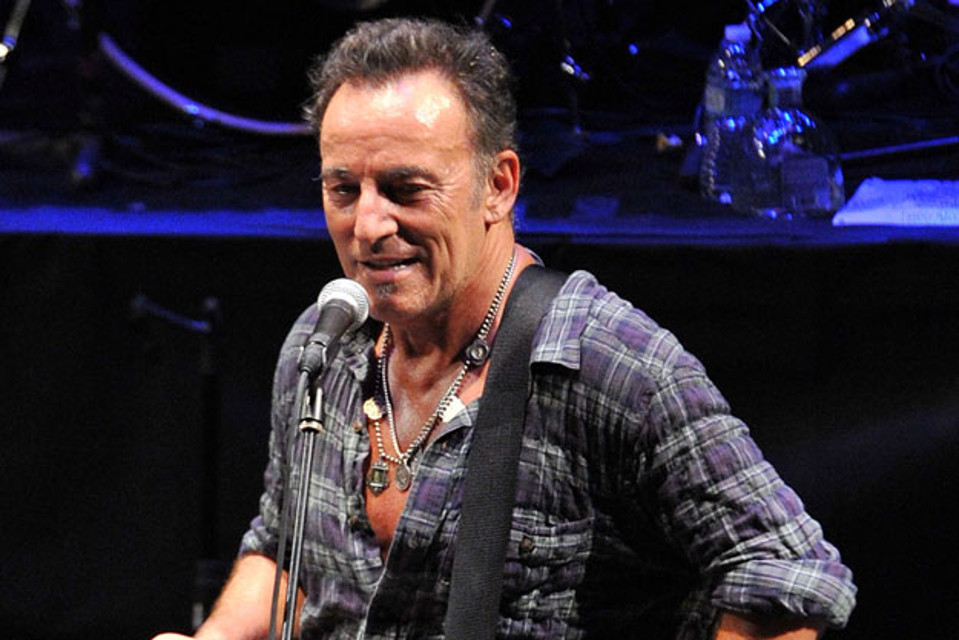 Springsteen dancing in the dark. Брюс спрингстин. брюс герре-бертело. гитарист брюса спрингстина. bruce springsteen magic.