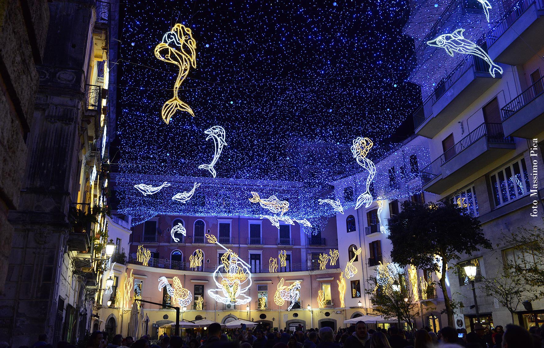 Luci Di Natale Salerno.A Salerno E Gia Natale Al Via Le Luci Di Artista