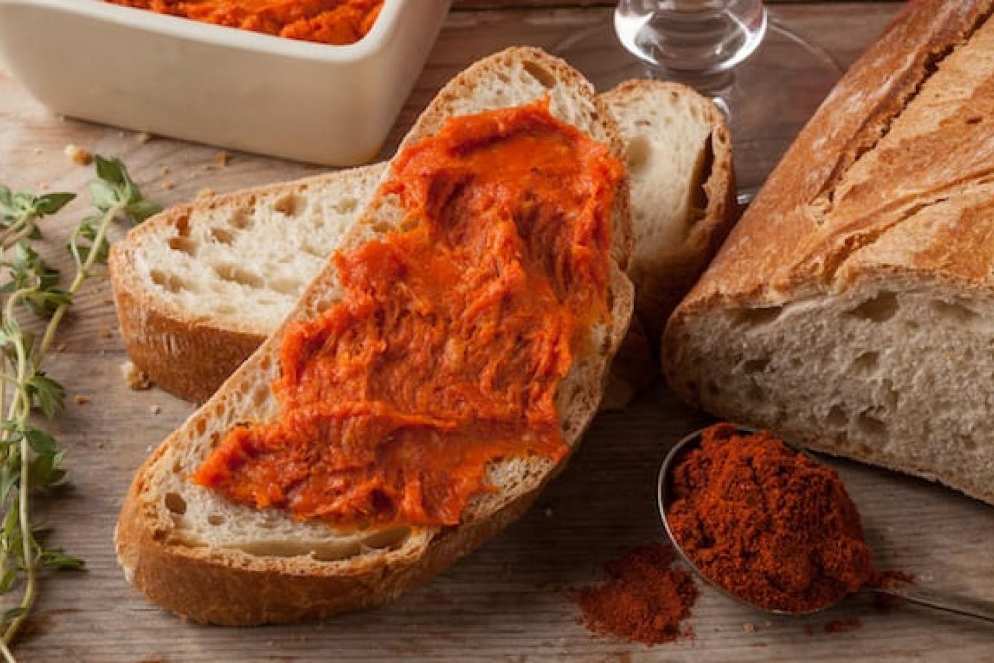 Cosa c'è dentro la 'nduja? E qual è l'origine del famoso salame calabrese?